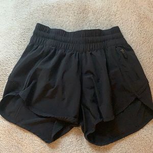 Lululemon tracker shorts black size 4